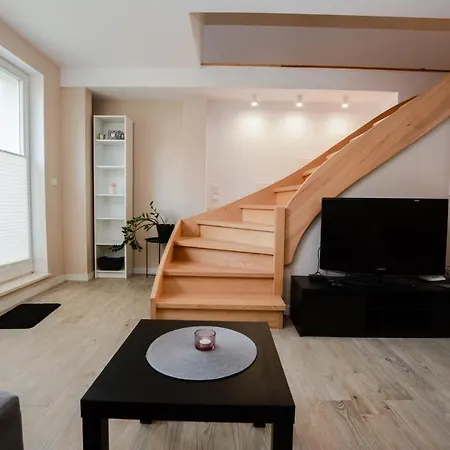 Apartment Dwupoziomowy 3city W Gdyni Z Biurkiem I Balkonem By Renters